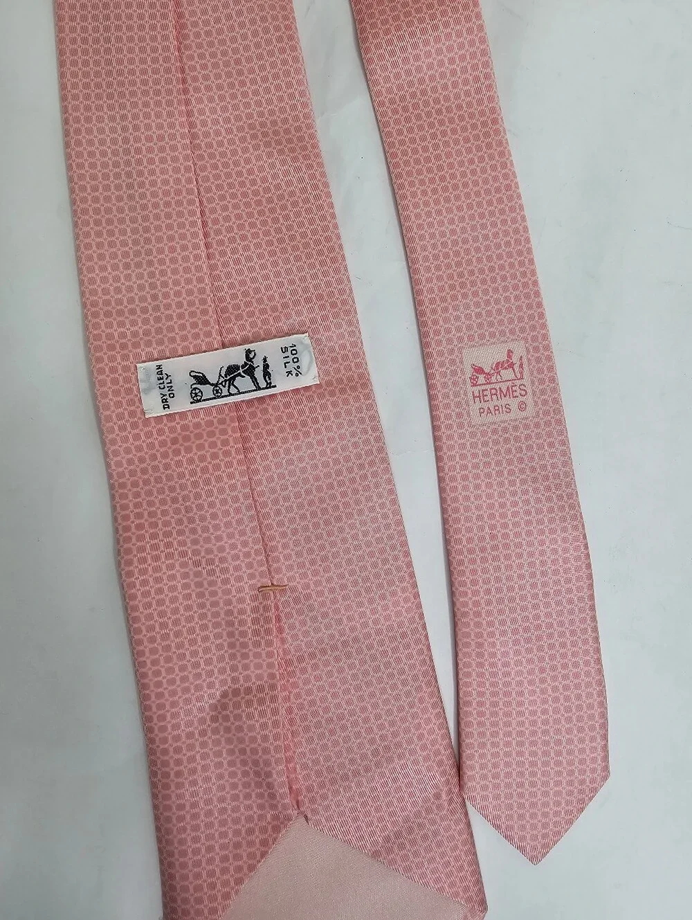 Authentic Hermès Light Pink Micro-Geometric Silk Tie 5221 IA